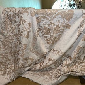 King Croscill comforter great used condition smoke free home